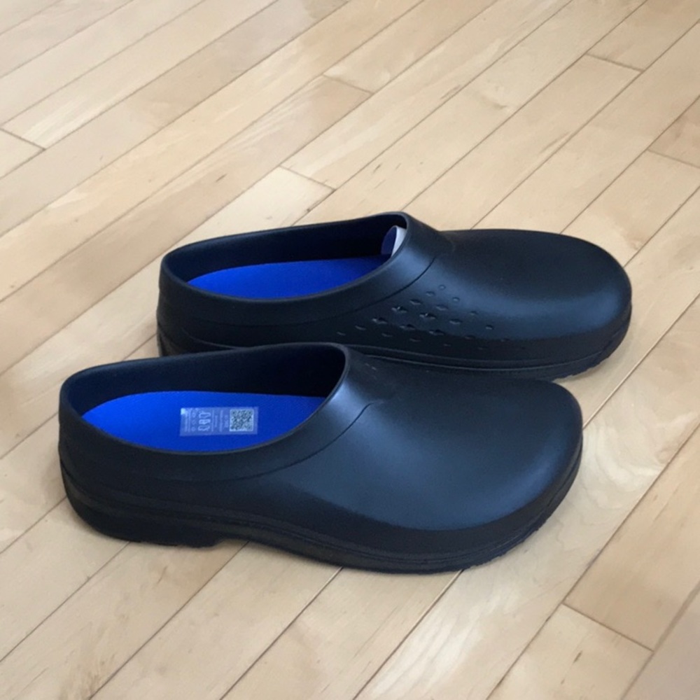 New! Shoes For Crews Radium work clogs waterproof lo rise - black - M12
